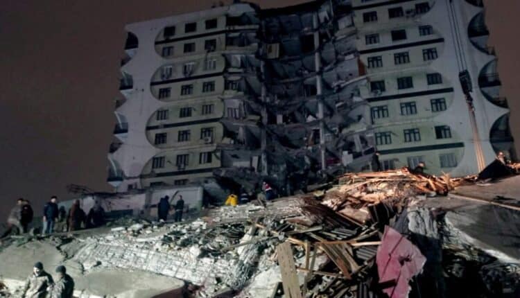 Terremoto in Turchia e Siria, oltre 1.500 i morti: Erdogan: 'Il più grande disastro dal 1939'
