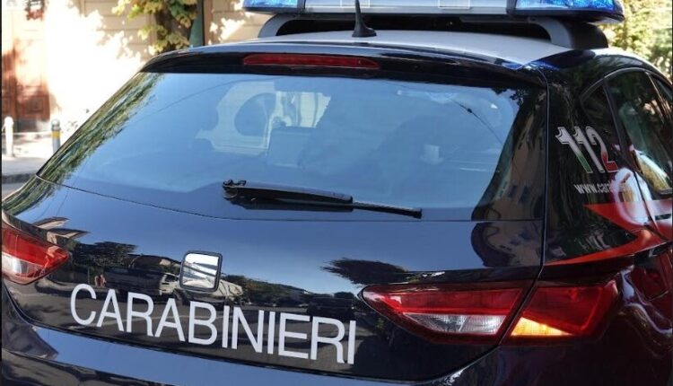 Bologna, dirigente scolastico insultato da due studenti di un'altra scuola: intervengono i Carabinieri