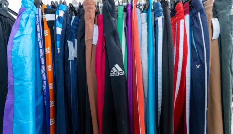 Milano, torna l'iniziativa East Market Shop: tre giorni dedicati allo scambio di abbigliamento vintage.