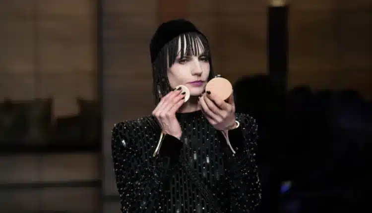 Milano: Giorgio Armani sfilata Autunno-Inverno 2023/2024, eleganza discreta e coerenza stilistica