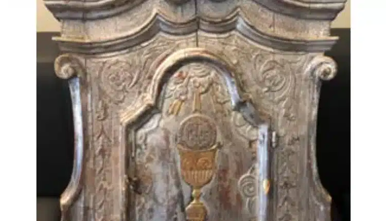 Mantova, dopo 21 anni ritrovato e restituito alla Curia Diocesana un tabernacolo di fine Ottocento.