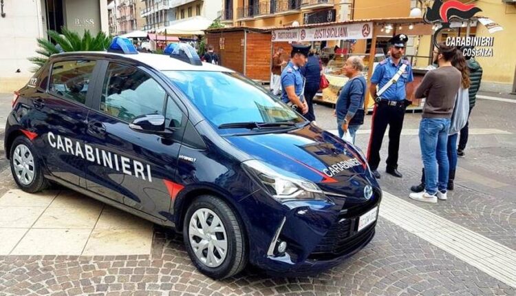 Cosenza, in seguito a controlli antidroga un uomo è stato trovato in possesso di cocaina, hashish e marijuana.