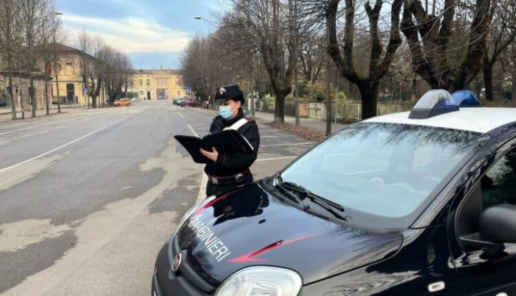 Bologna, aggredisce e minaccia di morte il marito e la famiglia: 42enne venezuelana arrestata dai Carabinieri