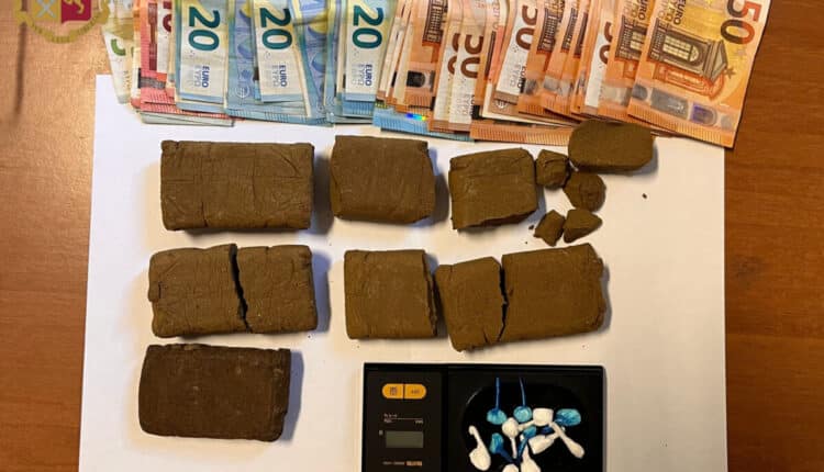 Ponti del Laurentino 38 (RM), 3 arrestati in 2 distinte operazioni della Polizia di Stato condotte in sinergia dal IX Distretto e dal Reparto cinofili: detenzione ai fini di spaccio di sostanze stupefacenti il reato contestato