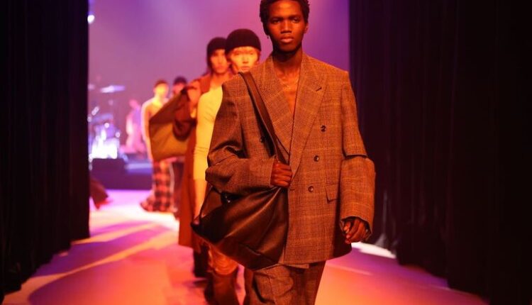 Milano: Gucci fa il suo ritorno alla passerella della Fashion Week con una collezione ispirata agli anni 2000