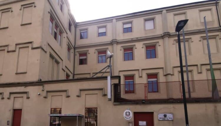 Torino, in commissariato con la droga: arrestato dalla Polizia