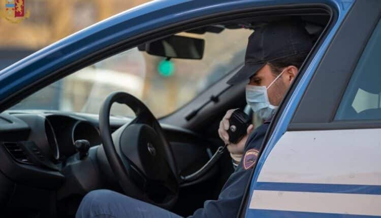 Genova, Poliziotti salvano un aspirante suicida