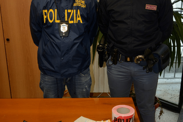 Brindisi, rapina in un centro scommesse: arrestato il cittadino e recuperata la refurtiva.