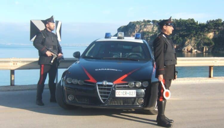 Alcamo (TP), investe i Carabinieri e scappa: denunciato