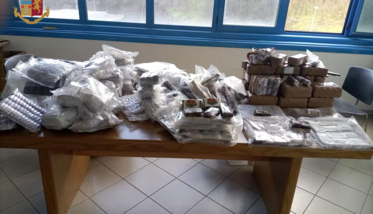Castelli Romani, arrestato dalla Polizia di Stato un cittadino italiano di 22 anni per detenzione e spaccio di sostanza stupefacente