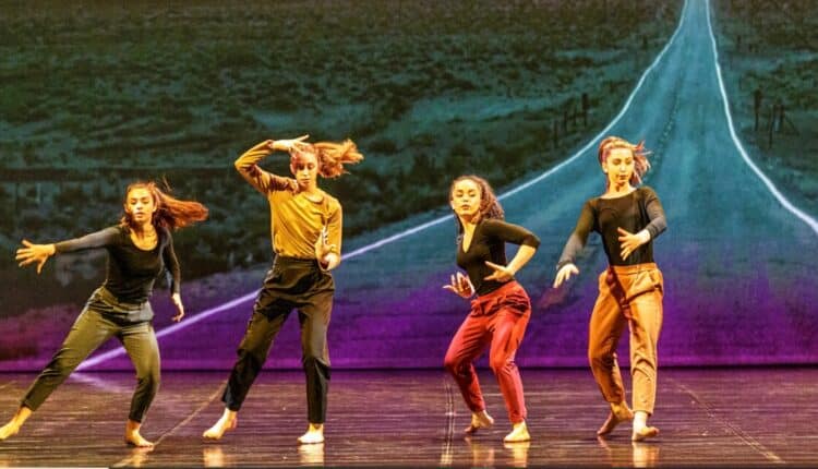 Modena: al Teatro Comunale Pavarotti Freni danza, immagini e suoni con "RI(E)VOLUZIONI".