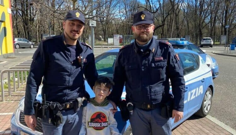 Milano, scappa dalla mamma per gioco: la Polizia di Stato ritrova bambino di 7 anni