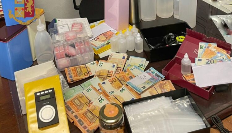 Milano, 6 litri di GBL con shaboo ed ecstasy: la Polizia di Stato arresta 41enne