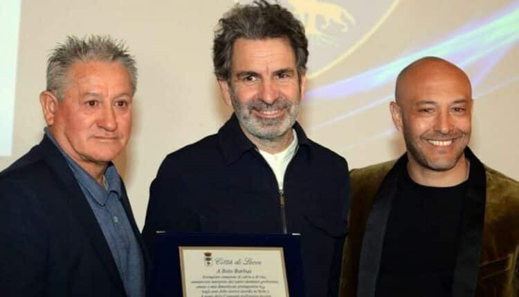 Lecce, la città omaggia Beto Barbas: “esemplare campione di calcio e di vita”.