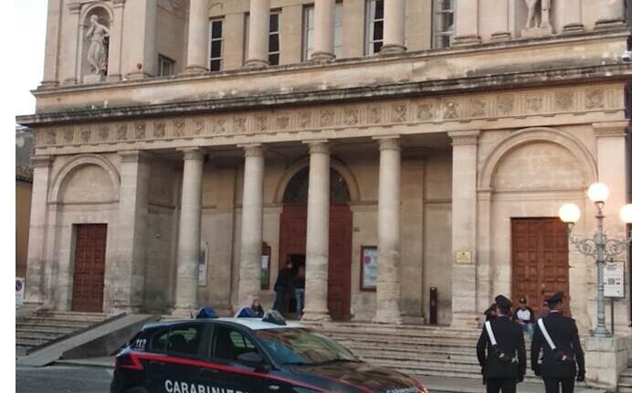 Ragusa, arrestato per aver tentato di uccidere la vittima colpendola con una piccozza