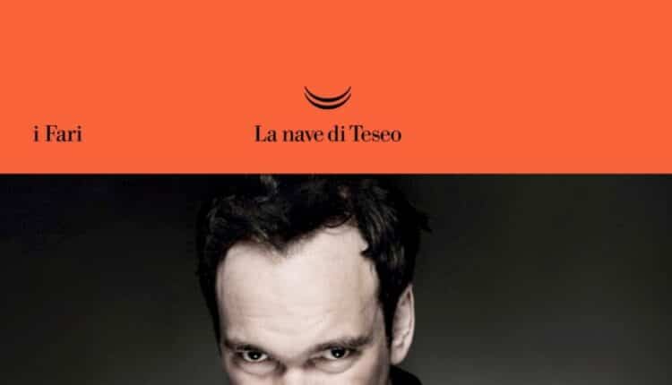 Milano, Quentin Tarantino saluta il pubblico alla Mondadori in Duomo: il regista presenta il suo nuovo libro.
