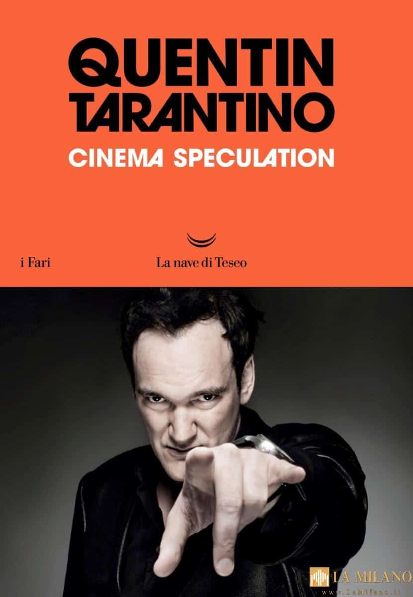 Milano, Quentin Tarantino saluta il pubblico alla Mondadori in Duomo: il regista presenta il suo nuovo libro.