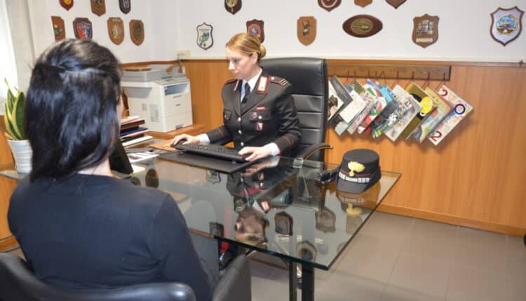 Siena, minaccia e aggredisce la moglie: arrestato il cinquantenne