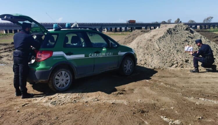 Villa Literno (CE): Carabinieri della stazione forestale di Castel Volturno sequestrano estesa area nell’oasi protetta delle Soglitelle interessata da plurimi illeciti ambientali.