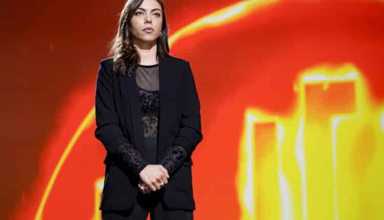 Carolina Orlandi alle Iene: monologo che chiede giustizia per la morte del patrigno David Rossi