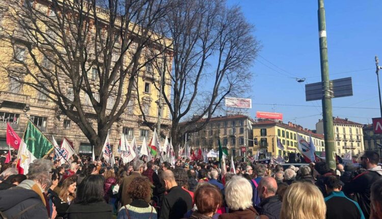 Manifestazioni a Milano contro le politiche del Governo sui migranti