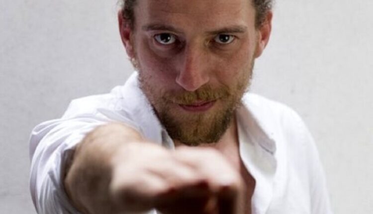 La Spezia: "Lasciate ogni menata, voi che entrate" di Maurizio Lastrico al Teatro Civico