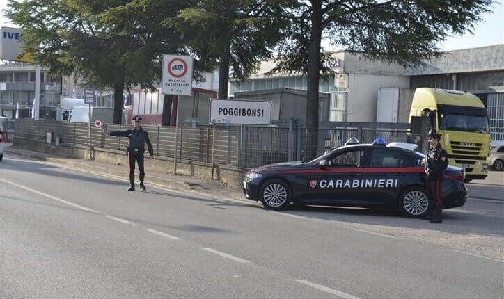 Poggibonsi, i Carabinieri individuano gli autori della rapina ad un esercizio commerciale.