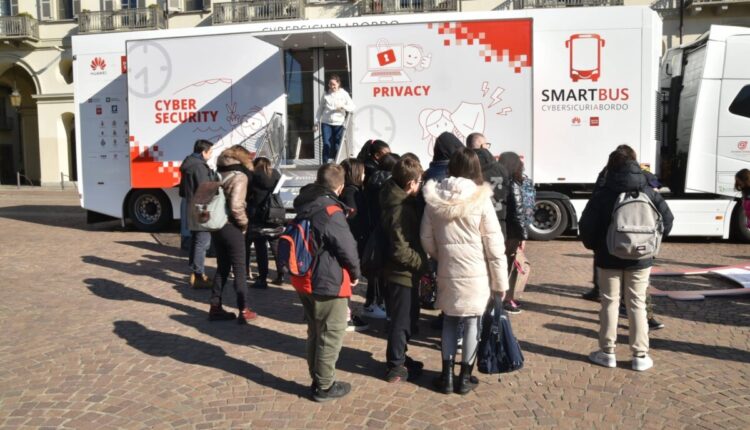 Grosseto, un progetto che educa ad una comunicazione corretta e costruttiva: in città arriva “SmartBus”.