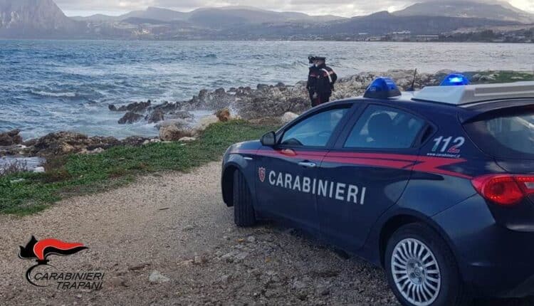 Trapani: rintracciato e denunciato il 25enne nigeriano che si era disfatto della refurtiva rubata