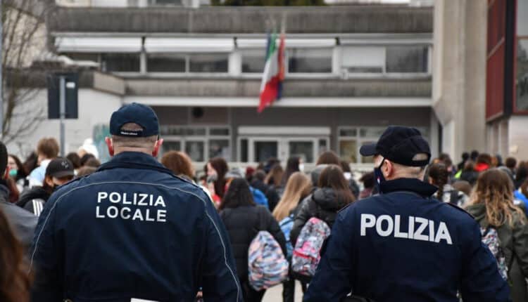 Vicenza, i controlli della Polizia in edifici scolastici ed edifici abbandonati