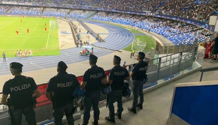 Napoli: un totale di 16 DASPO emanati nei confronti di altrettante persone per comportamenti scorretti all'interno di stadi e manifestazioni sportive