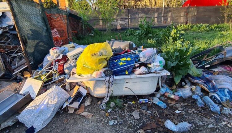 Bologna: ripulita un’area comunale in via Emilia Ponente, raccolti circa 7 mila kg di rifiuti. 