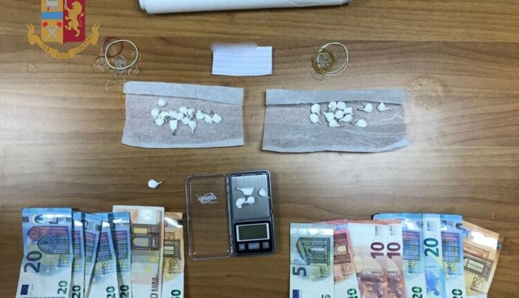 Taranto, ai domiciliari spaccia cocaina: arrestato dalla Polizia di Stato