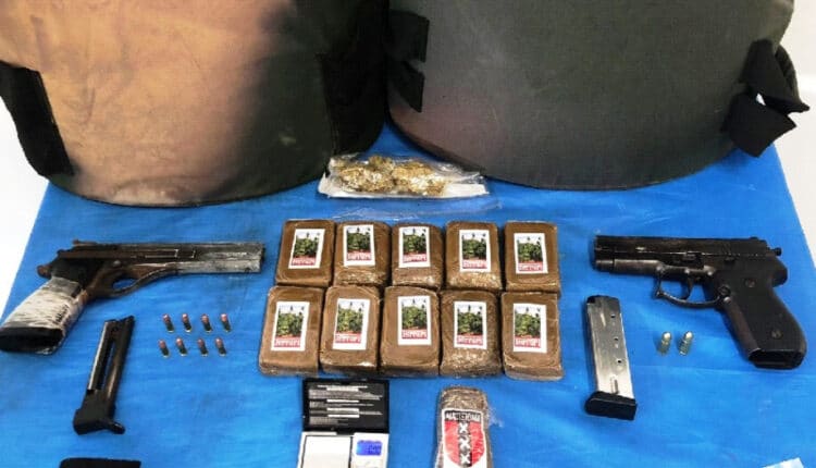 Pianura (NA), sequestrate armi e droga