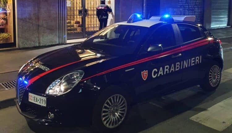 Milano, 33 extracomunitari stipati tra un bilocale ed un seminterrato: denunciati dai Carabinieri due bangladesi