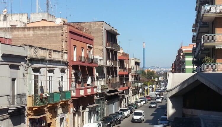Taranto: La Polizia di Stato sequestra un locale in zona Tamburi dopo che veniva usato per spettacoli abusivi.