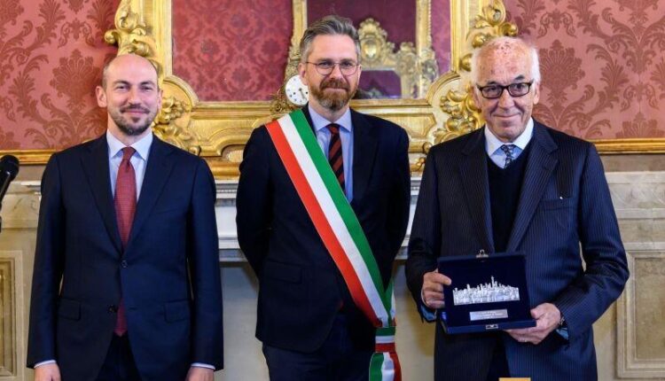 Bologna: Il sindaco Matteo Lepore ha consegnato la Turrita d'argento a Tomaso Tommasi di Vignano