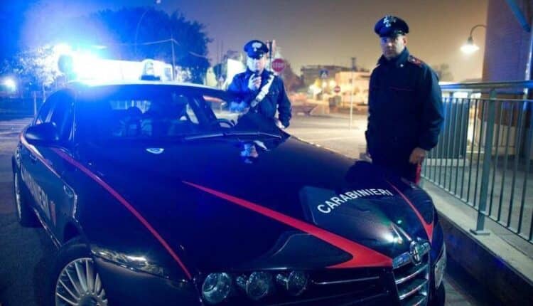 In evidente stato di alterazione psicofisica, dovuta presumibilmente all’assunzione di sostanze alcoliche, l’uomo avrebbe provato ad aggredire la ex convivente venendo prontamente bloccato ed arrestato dai militari dell’Arma.