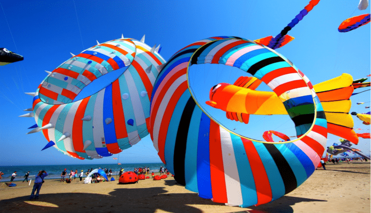 Cervia: al via il festival internazionale "Artevento" dedicato agli aquiloni.