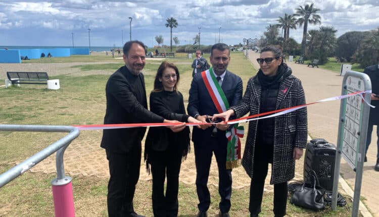 Bari: inaugurata l'area attrezzata per l'attività fisica sulla spiaggia "pane e pomodoro".