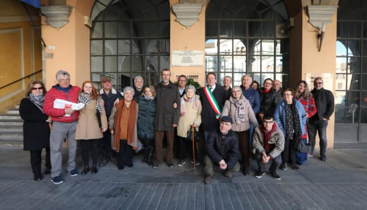 Modena: Una corona per commemorare l'eccidio di Piazza Grande