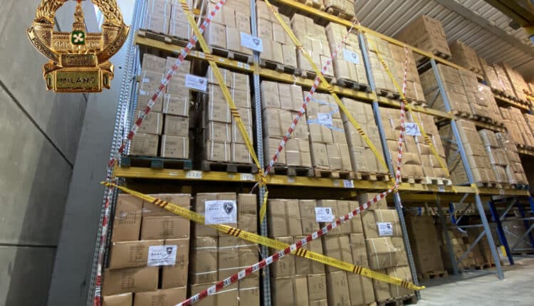 Milano, la Polizia Locale sequestra 160mila prodotti elettrici a Tivoli