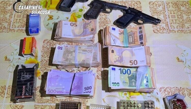 Noto (SR), indagine concluse per 2 uomini e 1 donna ritenuti detentori e ricettatori di armi clandestine