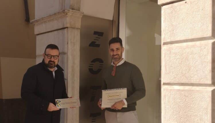 Trento: Consegnata oggi la targa di bottega storica alla pelletteria Zotta