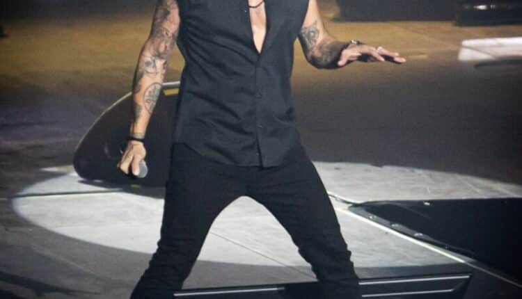 Milano, Fabrizio Moro domani live in concerto al teatro degli Arcimboldi