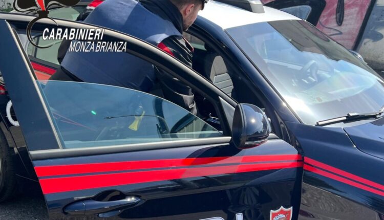 Seregno (MB), un uomo per gelosia minaccia un amico della sua amante con un coltello di 30 cm