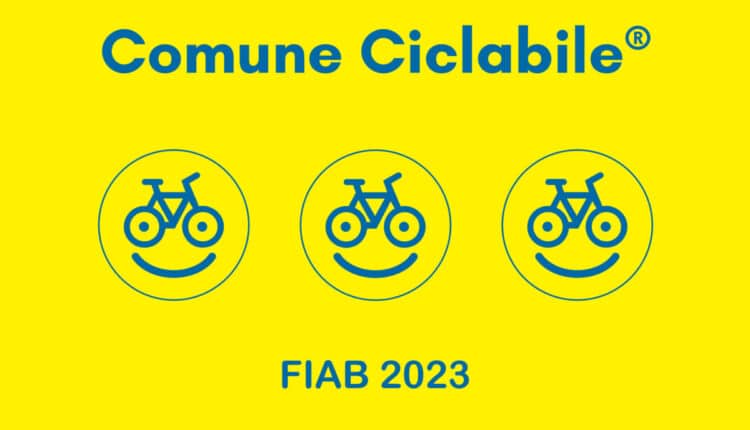 KITgrafica_COMUNICICLABILI 2023_Bandiera 3 smile