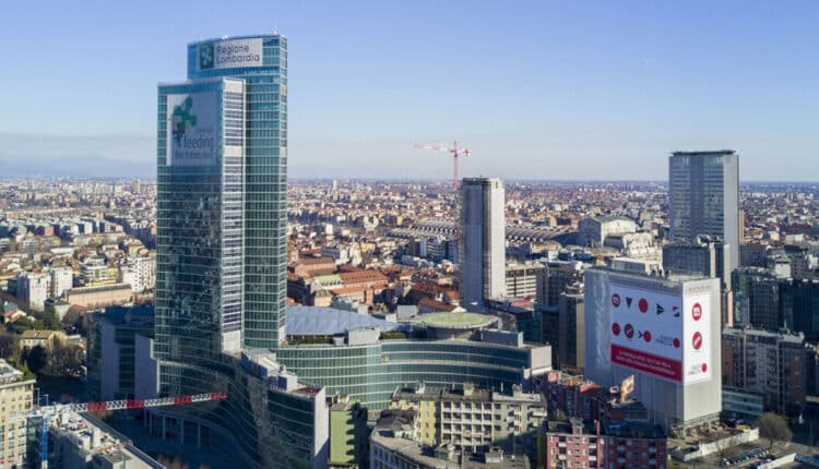 Milano Design Week: già 3000 persone al 39esimo piano di Palazzo Lombardia. 