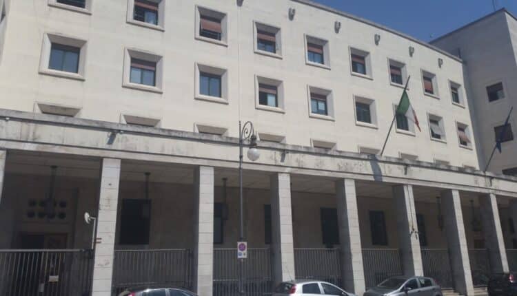 Busto Arsizio, due arresti e una denuncia: sequestrati 24 kg tra hashish e marijuana.