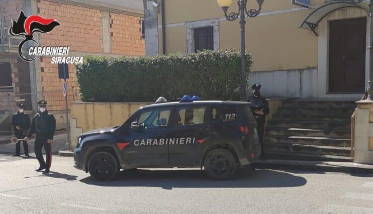 Villasmundo, chiusura di un bar frequentato da clientela socialmente pericolosa.